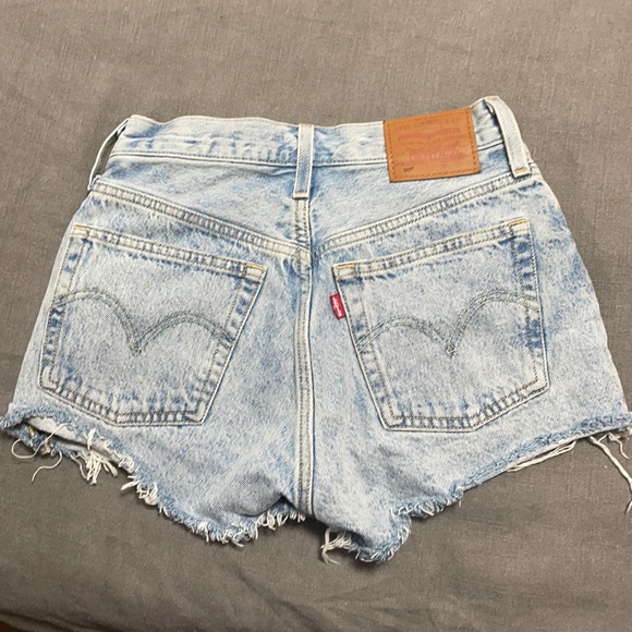 Levi’s NWOT 501 shorts - Picture 2 of 5